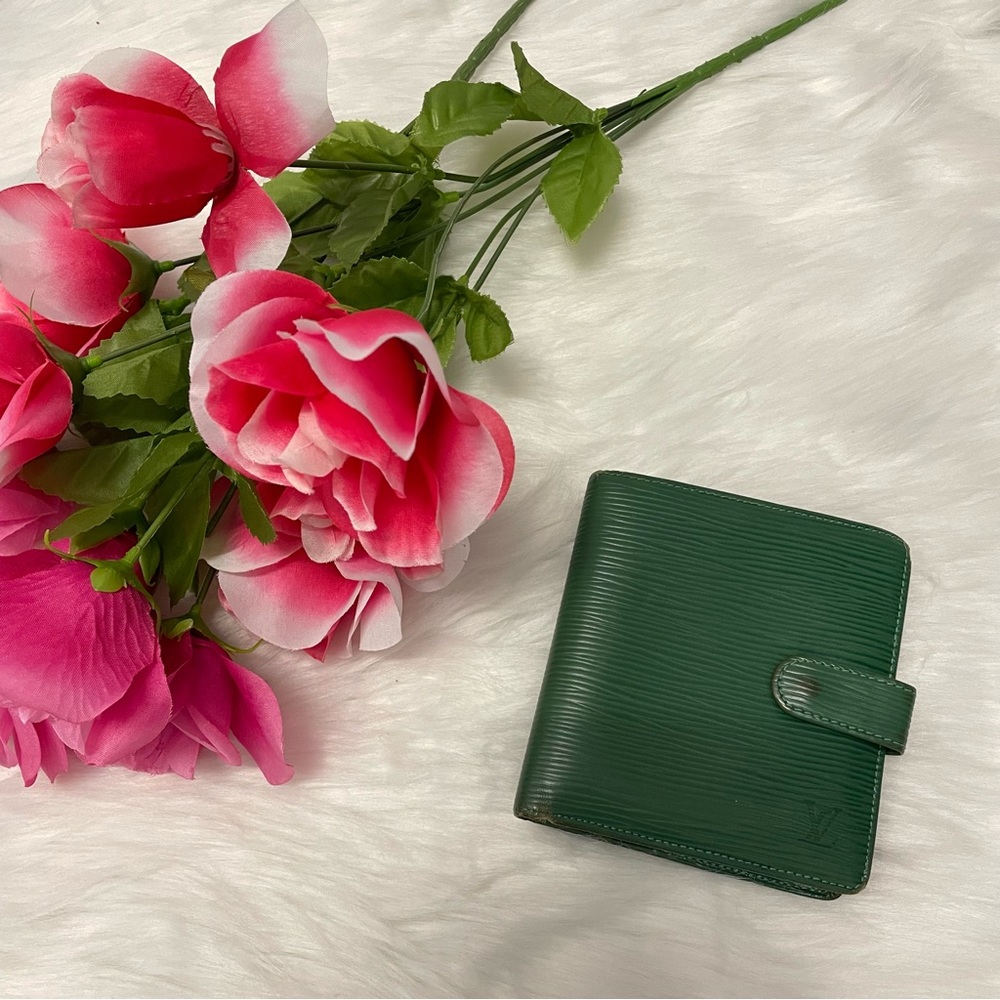 Louis Vuitton Epi Porte Billets Compact Wallet Green
